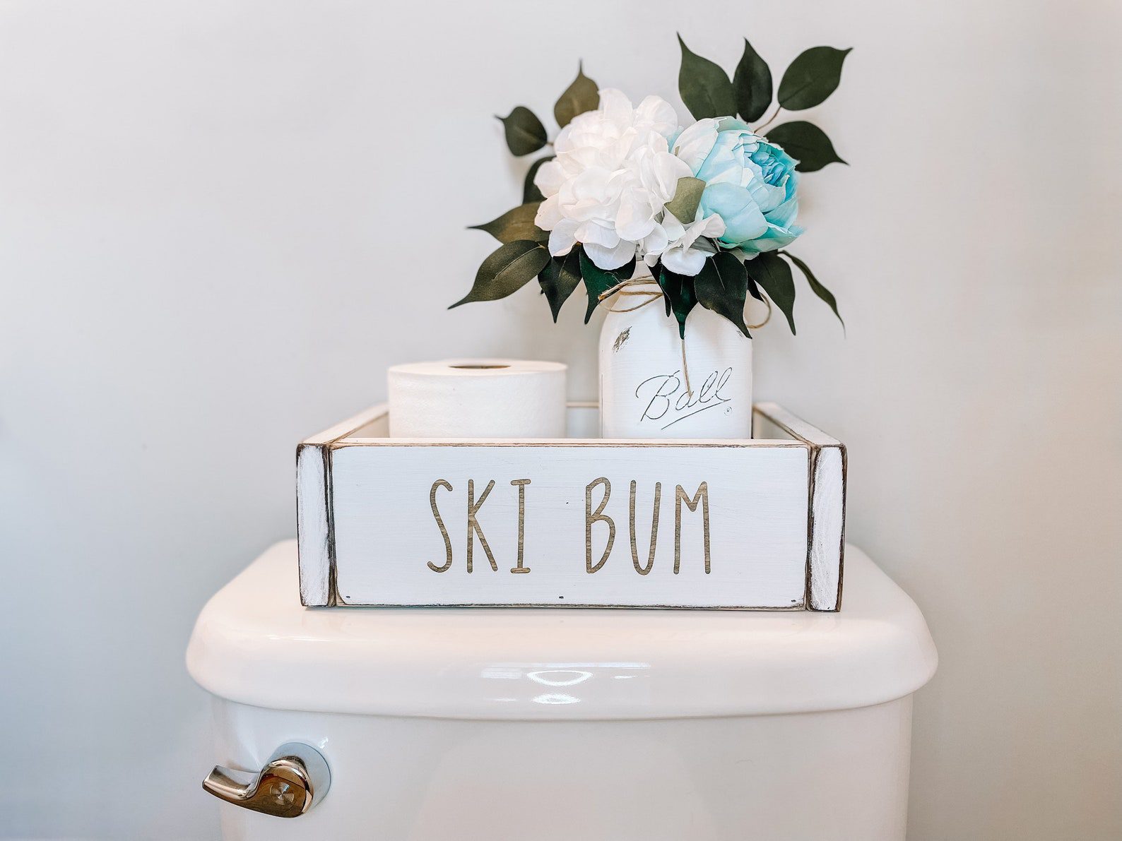 40+ Gift Ideas For Skiers (The Best Gifts For Skiers) Planning Away