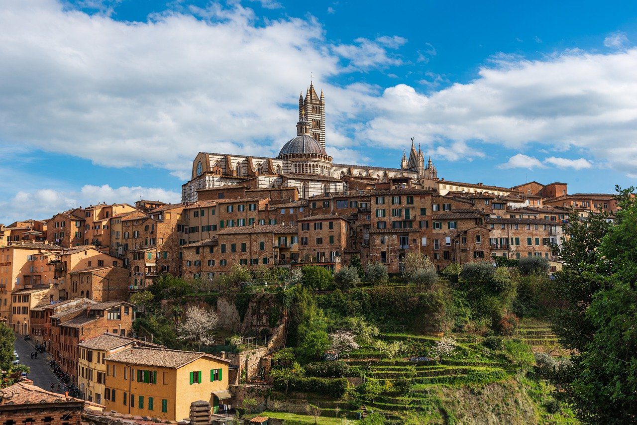Best places in Italy for Couples - siena